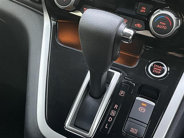 セレナ ハイウェイスター　プロパイロットエディション　ワンオーナー　純正９インチメモリーナビ　後席用フリップダウンモニター　ハンズフリーパワースライドドア　　　ナビ連動ドライブレコーダー　エマージェンシーブレーキ　車線逸脱警報（22枚目）