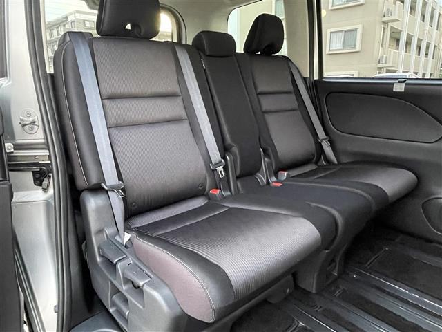 セレナ ハイウェイスター　プロパイロットエディション　ワンオーナー　純正９インチメモリーナビ　後席用フリップダウンモニター　ハンズフリーパワースライドドア　　　ナビ連動ドライブレコーダー　エマージェンシーブレーキ　車線逸脱警報（24枚目）