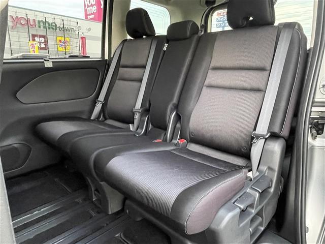 セレナ ハイウェイスター　プロパイロットエディション　ワンオーナー　純正９インチメモリーナビ　後席用フリップダウンモニター　ハンズフリーパワースライドドア　　　ナビ連動ドライブレコーダー　エマージェンシーブレーキ　車線逸脱警報（27枚目）