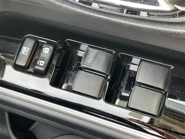 アクア クロスオーバー 純正ナビ/CD/DVD/SD/BT/FM/AM/ETC/フルセグTV/バックカメラ/コーナーセンサー/衝突軽減ブレ―キ前方ドライブレコーダー/オートライト/オートマチックハイビーム(11枚目)