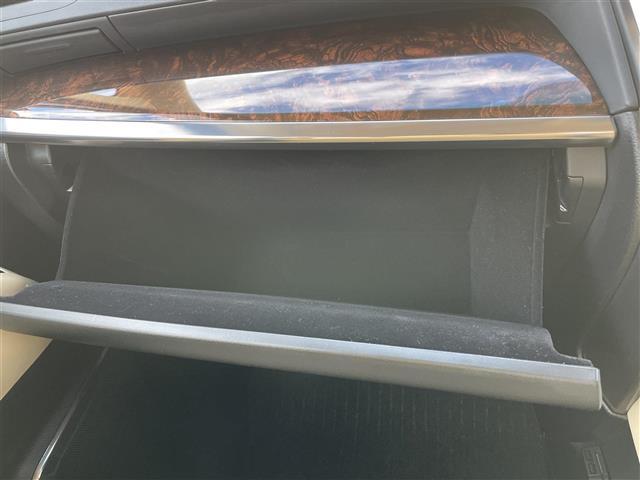 アルファード ２．５Ｇ　社外ナビ／ＣＤ／ＤＶＤ／ＳＤ／ＢＴ／ＦＭ／ＡＭ／ＥＴＣ／バックカメラ／クルーズコントロール／両側パワースライド／オートライトオートホールド／オートマチックハイビーム／コーナーセンサ－（12枚目）