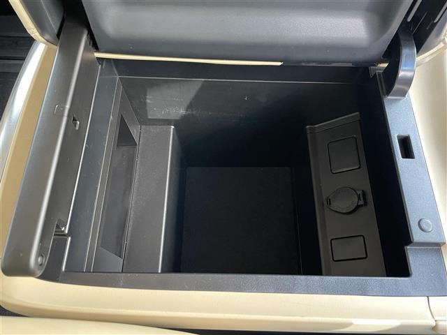 アルファード ２．５Ｇ　社外ナビ／ＣＤ／ＤＶＤ／ＳＤ／ＢＴ／ＦＭ／ＡＭ／ＥＴＣ／バックカメラ／クルーズコントロール／両側パワースライド／オートライトオートホールド／オートマチックハイビーム／コーナーセンサ－（13枚目）