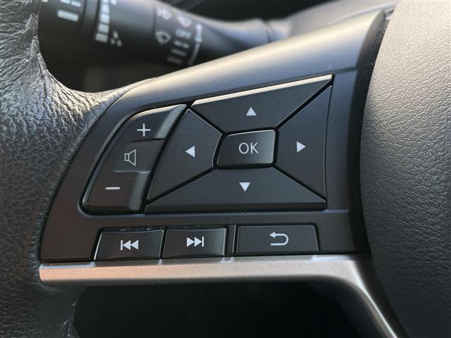 セレナ ハイウェイスター VセレクションII 純正ナビ/CD/DVD/iPod/BT/ETC/バックカメラ/クルーズコントロール/両側パワースライドドア/ハンズフリーパワースライドドア/衝突軽減ブレ―キ/アイドリングストップ/オートライト(19枚目)