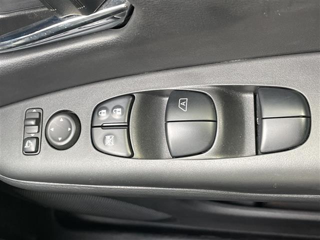 セレナ ハイウェイスターV セーフティパックB/外ディスプレイオーディオ/CD/DVD/SD/iPod/BT/ETC/バックカメラ/全周囲カメラ/両側パワースライドドア衝突軽減ブレ―キ/前後コーナーセンサー/ドアバイザー/(19枚目)