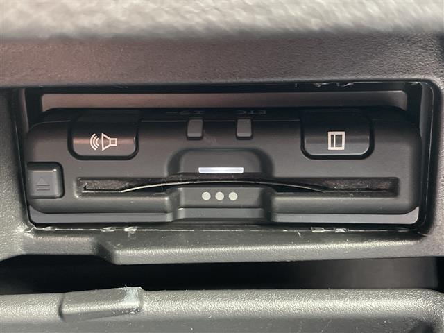 セレナ ハイウェイスターV セーフティパックB/外ディスプレイオーディオ/CD/DVD/SD/iPod/BT/ETC/バックカメラ/全周囲カメラ/両側パワースライドドア衝突軽減ブレ―キ/前後コーナーセンサー/ドアバイザー/(22枚目)