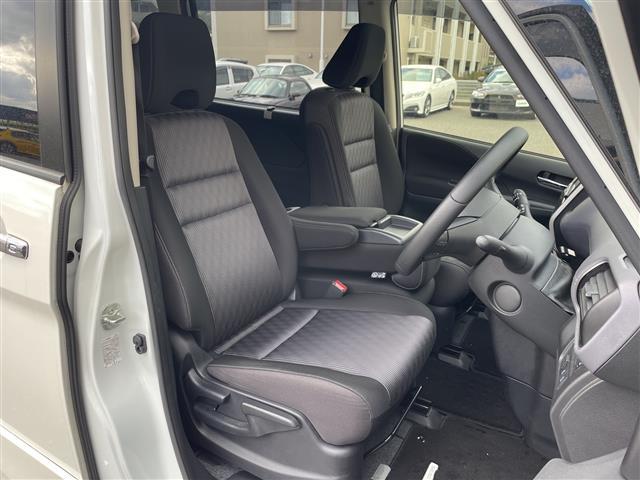 セレナ ハイウェイスターV セーフティパックB/外ディスプレイオーディオ/CD/DVD/SD/iPod/BT/ETC/バックカメラ/全周囲カメラ/両側パワースライドドア衝突軽減ブレ―キ/前後コーナーセンサー/ドアバイザー/(35枚目)