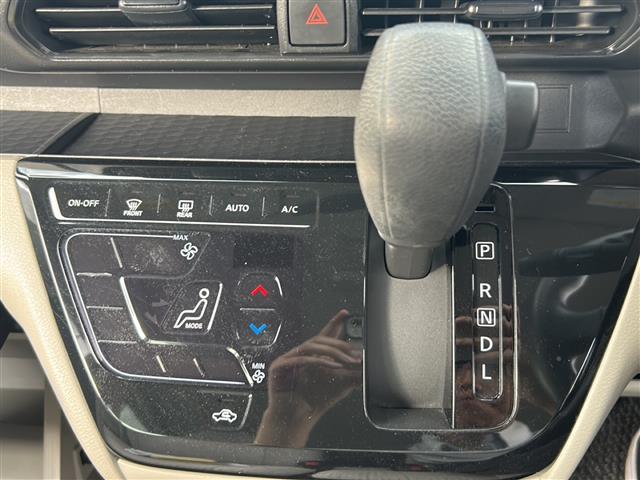 ルークス Ｘ　純正ナビ　ＢＴ接続　ＴＶ／ＣＤ／ＳＤ／ＡＭ／ＦＭ　Ｂカメラ　アラウンドビュー　片側パワスラ　Ａストップ　ドアバイザー　Ｐスタート　スマートキー　オートライト　オートハイビーム　ベンチシート　純正マット（9枚目）