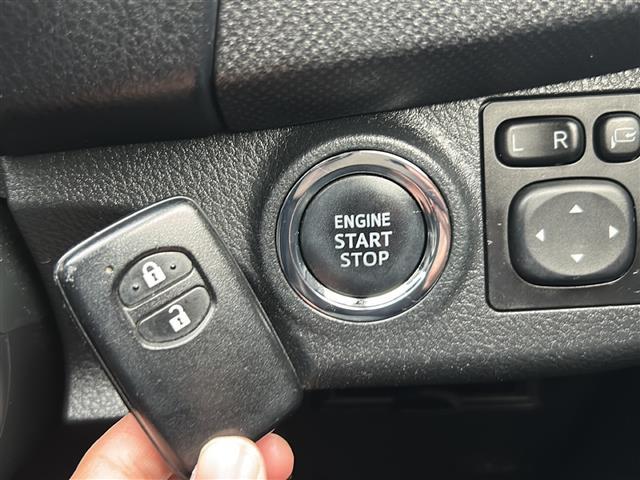 気になる車はすぐにお問い合わせください！画面右側の００６６から始まる無料ダイヤルからお問い合わせ下さい！専門スタッフがお車のご質問にお答えいたします！