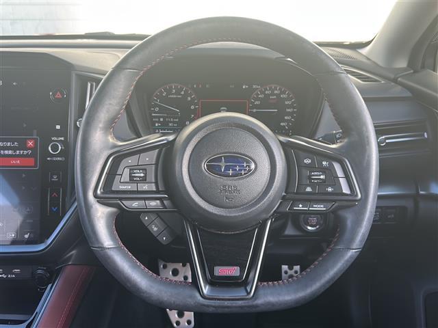 レヴォーグ ＳＴＩスポーツ　ＥＸ　ワンオーナー　フルセグＴＶ　純正ナビ　赤レザーシート　衝突軽減ブレーキ　レーダークルーズコントロール　バック／サイドカメラ　シートヒーター全席　パワーバックドア　ラバーフロアマット（7枚目）