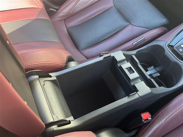 レヴォーグ ＳＴＩスポーツ　ＥＸ　ワンオーナー　フルセグＴＶ　純正ナビ　赤レザーシート　衝突軽減ブレーキ　レーダークルーズコントロール　バック／サイドカメラ　シートヒーター全席　パワーバックドア　ラバーフロアマット（13枚目）