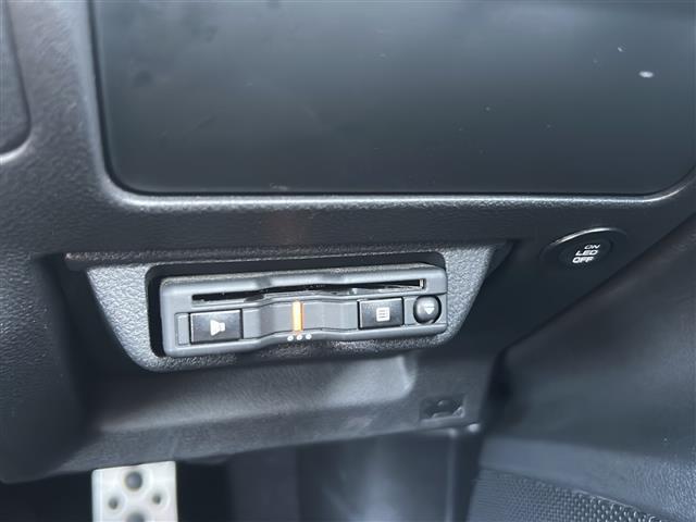 レヴォーグ ＳＴＩスポーツ　ＥＸ　ワンオーナー　フルセグＴＶ　純正ナビ　赤レザーシート　衝突軽減ブレーキ　レーダークルーズコントロール　バック／サイドカメラ　シートヒーター全席　パワーバックドア　ラバーフロアマット（14枚目）