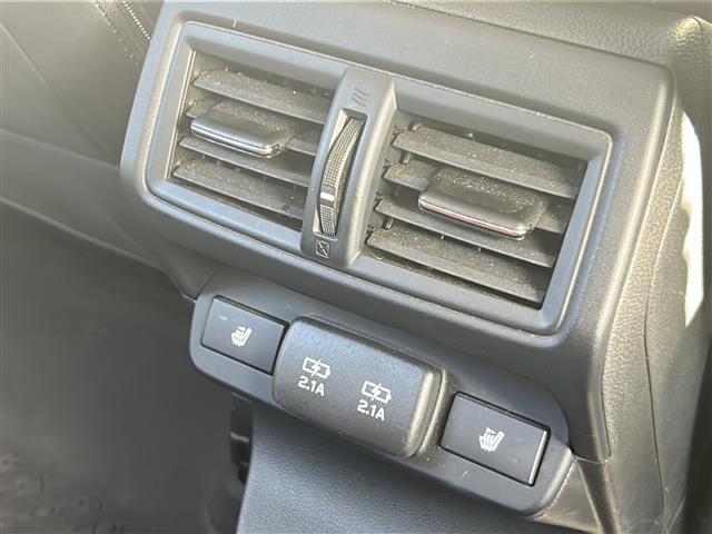 レヴォーグ ＳＴＩスポーツ　ＥＸ　ワンオーナー　フルセグＴＶ　純正ナビ　赤レザーシート　衝突軽減ブレーキ　レーダークルーズコントロール　バック／サイドカメラ　シートヒーター全席　パワーバックドア　ラバーフロアマット（17枚目）