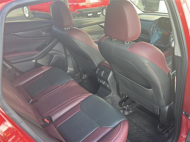 レヴォーグ ＳＴＩスポーツ　ＥＸ　ワンオーナー　フルセグＴＶ　純正ナビ　赤レザーシート　衝突軽減ブレーキ　レーダークルーズコントロール　バック／サイドカメラ　シートヒーター全席　パワーバックドア　ラバーフロアマット（23枚目）