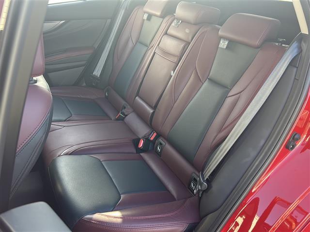 レヴォーグ ＳＴＩスポーツ　ＥＸ　ワンオーナー　フルセグＴＶ　純正ナビ　赤レザーシート　衝突軽減ブレーキ　レーダークルーズコントロール　バック／サイドカメラ　シートヒーター全席　パワーバックドア　ラバーフロアマット（28枚目）