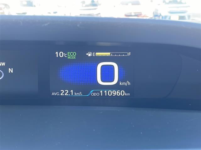 プリウス Ｓツーリングセレクション　社外エアロ　純正９インチナビ　フルセグＴＶ　Ｂｌｕｅｔｏｏｔｈ／ＣＤ／ＤＶＤ　バックカメラ　ＥＴＣ　レーダークルーズコントロール　プリクラッシュセーフティ　レーンキープアシスト　シートヒーター（7枚目）