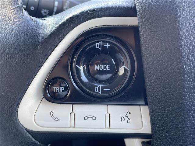 プリウス Ｓツーリングセレクション　社外エアロ　純正９インチナビ　フルセグＴＶ　Ｂｌｕｅｔｏｏｔｈ／ＣＤ／ＤＶＤ　バックカメラ　ＥＴＣ　レーダークルーズコントロール　プリクラッシュセーフティ　レーンキープアシスト　シートヒーター（9枚目）