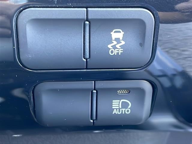 プリウス Ｓツーリングセレクション　社外エアロ　純正９インチナビ　フルセグＴＶ　Ｂｌｕｅｔｏｏｔｈ／ＣＤ／ＤＶＤ　バックカメラ　ＥＴＣ　レーダークルーズコントロール　プリクラッシュセーフティ　レーンキープアシスト　シートヒーター（14枚目）