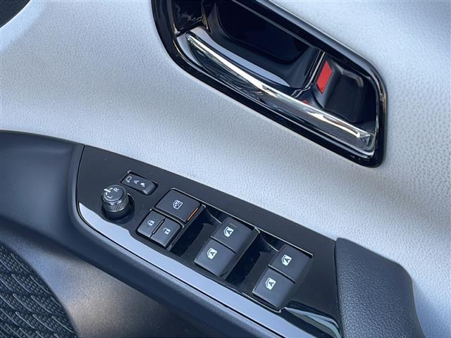 プリウス Ｓツーリングセレクション　社外エアロ　純正９インチナビ　フルセグＴＶ　Ｂｌｕｅｔｏｏｔｈ／ＣＤ／ＤＶＤ　バックカメラ　ＥＴＣ　レーダークルーズコントロール　プリクラッシュセーフティ　レーンキープアシスト　シートヒーター（16枚目）