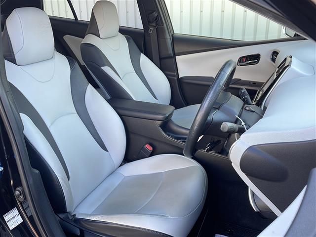 プリウス Ｓツーリングセレクション　社外エアロ　純正９インチナビ　フルセグＴＶ　Ｂｌｕｅｔｏｏｔｈ／ＣＤ／ＤＶＤ　バックカメラ　ＥＴＣ　レーダークルーズコントロール　プリクラッシュセーフティ　レーンキープアシスト　シートヒーター（18枚目）