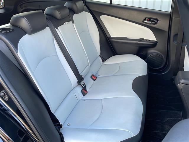 プリウス Ｓツーリングセレクション　社外エアロ　純正９インチナビ　フルセグＴＶ　Ｂｌｕｅｔｏｏｔｈ／ＣＤ／ＤＶＤ　バックカメラ　ＥＴＣ　レーダークルーズコントロール　プリクラッシュセーフティ　レーンキープアシスト　シートヒーター（22枚目）