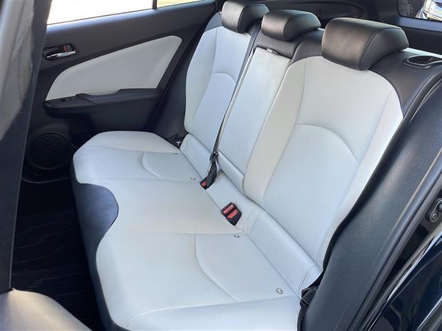 プリウス Ｓツーリングセレクション　社外エアロ　純正９インチナビ　フルセグＴＶ　Ｂｌｕｅｔｏｏｔｈ／ＣＤ／ＤＶＤ　バックカメラ　ＥＴＣ　レーダークルーズコントロール　プリクラッシュセーフティ　レーンキープアシスト　シートヒーター（24枚目）