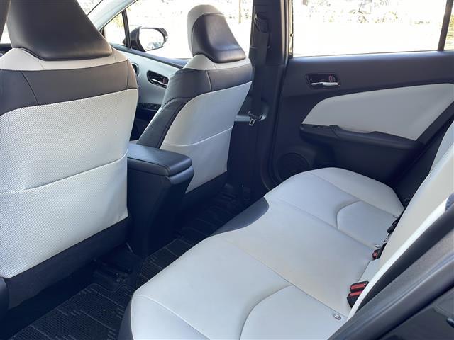 プリウス Ｓツーリングセレクション　社外エアロ　純正９インチナビ　フルセグＴＶ　Ｂｌｕｅｔｏｏｔｈ／ＣＤ／ＤＶＤ　バックカメラ　ＥＴＣ　レーダークルーズコントロール　プリクラッシュセーフティ　レーンキープアシスト　シートヒーター（25枚目）