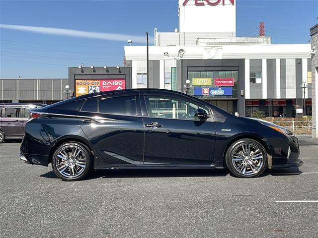 プリウス Ｓツーリングセレクション　社外エアロ　純正９インチナビ　フルセグＴＶ　Ｂｌｕｅｔｏｏｔｈ／ＣＤ／ＤＶＤ　バックカメラ　ＥＴＣ　レーダークルーズコントロール　プリクラッシュセーフティ　レーンキープアシスト　シートヒーター（33枚目）