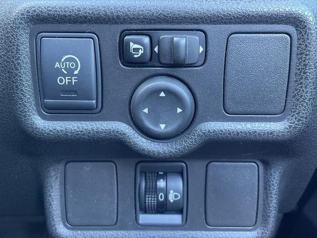 ノート メダリスト　純正ＳＤナビ　フルセグＴＶ　ＤＶＤ／ＣＤ／Ｂｌｕｅｔｏｏｔｈ　アラウンドビューモニター　バックカメラ　ＥＴＣ　ハーフレザーシート　スマートキー　ＬＥＤヘッドライト（10枚目）