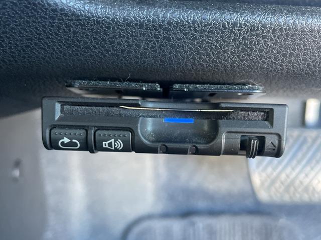 ノート メダリスト　純正ＳＤナビ　フルセグＴＶ　ＤＶＤ／ＣＤ／Ｂｌｕｅｔｏｏｔｈ　アラウンドビューモニター　バックカメラ　ＥＴＣ　ハーフレザーシート　スマートキー　ＬＥＤヘッドライト（11枚目）