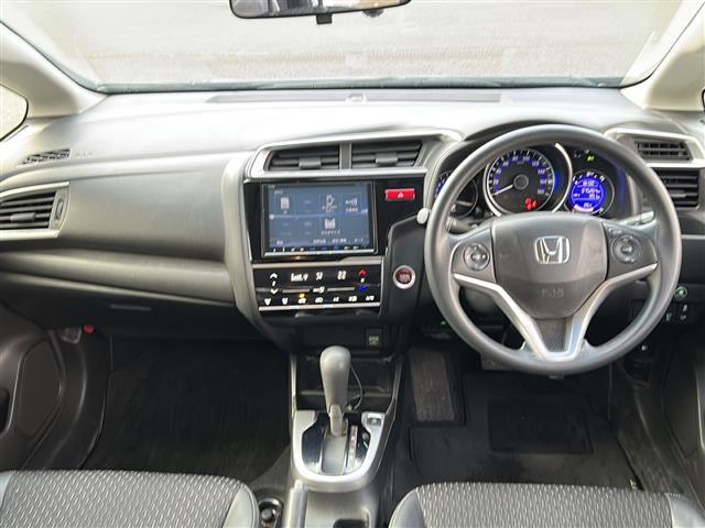 フィット １３Ｇ・Ｌパッケージ　ファインエディション　純正９インチＳＤナビゲーションＣＤ　ＤＶＤ　フルセグＴＶ　Ｂｌｕｅｔｏｏｔｈ　バックカメラ　ＥＴＣ　クルーズコントロール　ドライブレコーダー　アイドリングストップ　横滑り防止装置　スマートキー（3枚目）