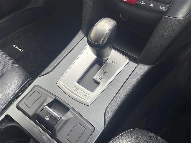 レガシィアウトバック 2.5iアイサイト Sパッケージ マッキントッシュ 純正HDDナビゲーションCD DVD フルセグTV Bluetooth バックカメラ ETC アイサイト クルーズコントロール パドルシフト ハーフレザー調シート パワーシート(9枚目)