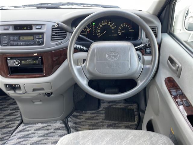 レジアス ベースグレード　社外オーディオＣＤ　ツインサンルーフ　ＥＴＣ　オートライト　フォグライト　リモコンキー　純正１５インチアルミホイール　電動格納ミラー　フロアマット（4枚目）