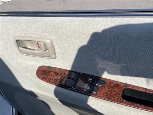 レジアス ベースグレード　社外オーディオＣＤ　ツインサンルーフ　ＥＴＣ　オートライト　フォグライト　リモコンキー　純正１５インチアルミホイール　電動格納ミラー　フロアマット（13枚目）