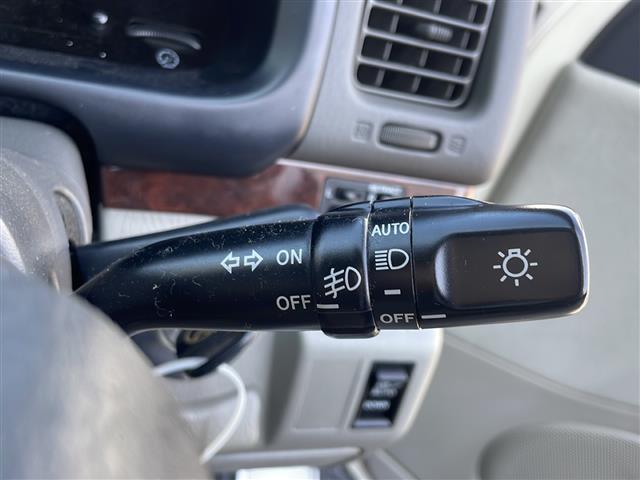 レジアス ベースグレード　社外オーディオＣＤ　ツインサンルーフ　ＥＴＣ　オートライト　フォグライト　リモコンキー　純正１５インチアルミホイール　電動格納ミラー　フロアマット（15枚目）