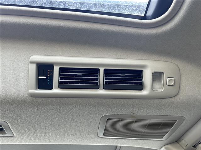 レジアス ベースグレード　社外オーディオＣＤ　ツインサンルーフ　ＥＴＣ　オートライト　フォグライト　リモコンキー　純正１５インチアルミホイール　電動格納ミラー　フロアマット（17枚目）