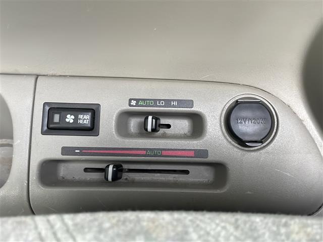 レジアス ベースグレード　社外オーディオＣＤ　ツインサンルーフ　ＥＴＣ　オートライト　フォグライト　リモコンキー　純正１５インチアルミホイール　電動格納ミラー　フロアマット（21枚目）