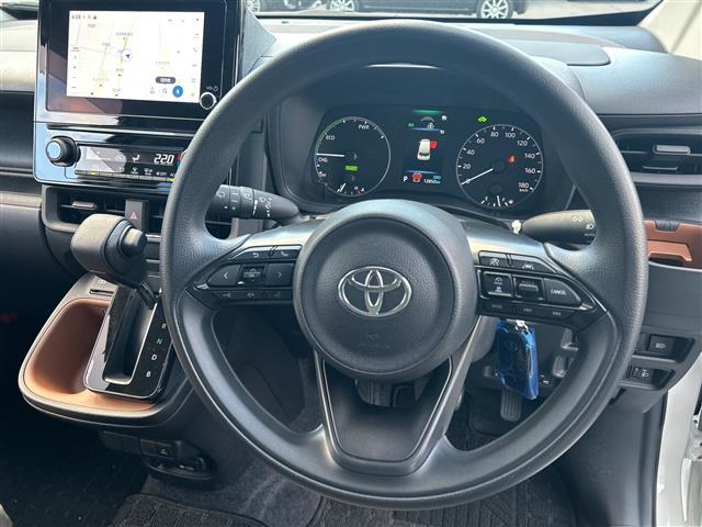 シエンタ ハイブリッドＧ　純正８インチディスプレイオーディオ　バックカメラ　ビルトインＥＴＣ　プリクラッシュセーフティ　オートマチックハイビーム　レーダークルーズコントロール　レーンキープアシスト　ブラインドスポットモニター（4枚目）