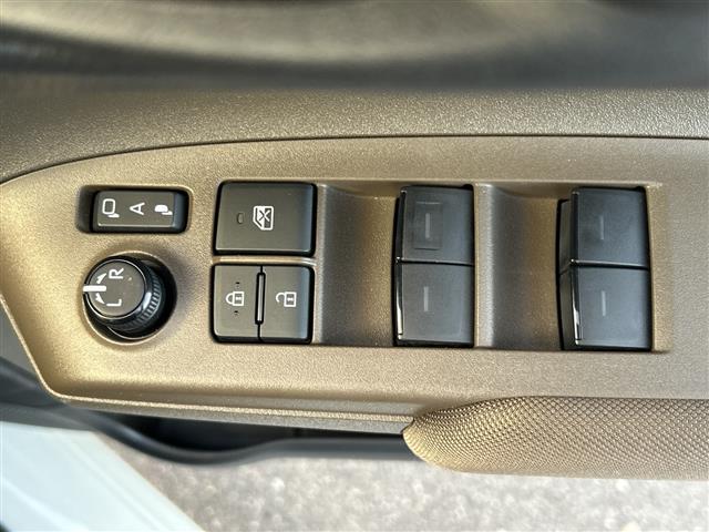 シエンタ ハイブリッドＧ　純正８インチディスプレイオーディオ　バックカメラ　ビルトインＥＴＣ　プリクラッシュセーフティ　オートマチックハイビーム　レーダークルーズコントロール　レーンキープアシスト　ブラインドスポットモニター（15枚目）