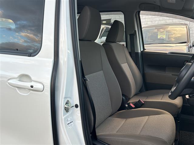 シエンタ ハイブリッドＧ　純正８インチディスプレイオーディオ　バックカメラ　ビルトインＥＴＣ　プリクラッシュセーフティ　オートマチックハイビーム　レーダークルーズコントロール　レーンキープアシスト　ブラインドスポットモニター（18枚目）