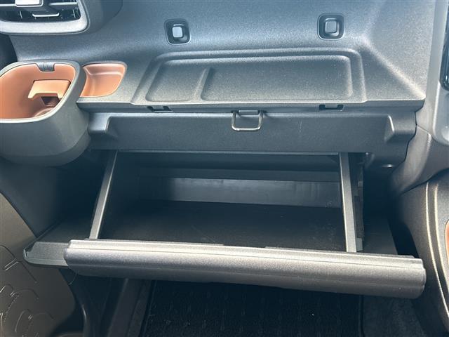 シエンタ ハイブリッドＧ　純正８インチディスプレイオーディオ　バックカメラ　ビルトインＥＴＣ　プリクラッシュセーフティ　オートマチックハイビーム　レーダークルーズコントロール　レーンキープアシスト　ブラインドスポットモニター（39枚目）