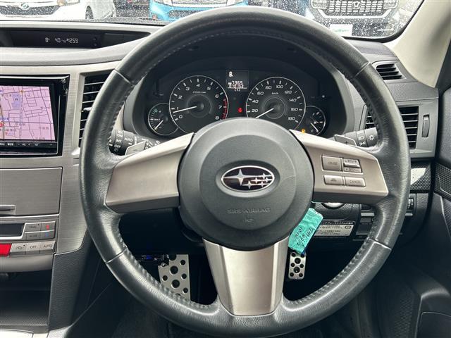 レガシィアウトバック ２．５ｉアイサイト　Ｓパッケージリミテッド　純正７インチメモリーナビゲーションＣＤ　ＤＶＤ　フルセグＴＶ　Ｂｌｕｅｔｏｏｔｈ　ＥＴＣ　サンルーフ　アイサイト　クルーズコントロール　パドルシフト　ＨＩＤヘッドライト　オートライト　フォグライト（4枚目）