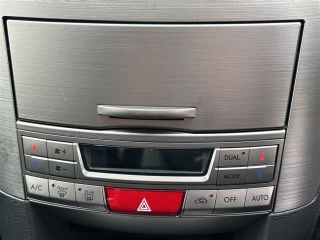 レガシィアウトバック ２．５ｉアイサイト　Ｓパッケージリミテッド　純正７インチメモリーナビゲーションＣＤ　ＤＶＤ　フルセグＴＶ　Ｂｌｕｅｔｏｏｔｈ　ＥＴＣ　サンルーフ　アイサイト　クルーズコントロール　パドルシフト　ＨＩＤヘッドライト　オートライト　フォグライト（9枚目）