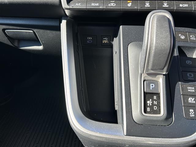 ノア ハイブリッドS-Z 純正10.5インチディスプレイオーディオCD DVD フルセグTV Bluetooth 全方位カメラ ビルトインETC2.0 プリクラッシュセーフティ レーンキープアシスト レーダークルーズ(11枚目)