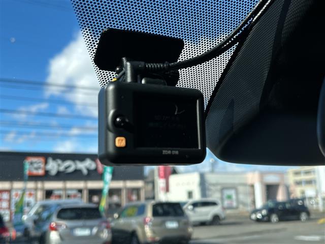 ノア ハイブリッドS-Z 純正10.5インチディスプレイオーディオCD DVD フルセグTV Bluetooth 全方位カメラ ビルトインETC2.0 プリクラッシュセーフティ レーンキープアシスト レーダークルーズ(16枚目)