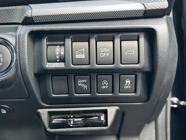 フォレスター プレミアム 純正メーカーオプションナビ Bluetooth フルセグTV バックカメラ ドライブレコーダー 純正ビルトインETC クルーズコントロール 電動リアゲート シートヒーター 純正フロアマット 社外アルミ(5枚目)