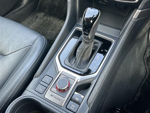 フォレスター プレミアム 純正メーカーオプションナビ Bluetooth フルセグTV バックカメラ ドライブレコーダー 純正ビルトインETC クルーズコントロール 電動リアゲート シートヒーター 純正フロアマット 社外アルミ(12枚目)