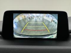 【バックカメラ】駐車時に後方がリアルタイム映像で確認できます。大型商業施設や立体駐車場での駐車時や、夜間のバック時に大活躍！運転スキルに関わらず、今や必須となった装備のひとつです！ 4