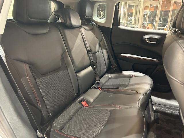 ジープ・コンパス トレイルホーク　全国１００台限定車　Ｕｃｏｎｎｅｃｔナビ　フルセグＴＶ　ＵＳＢ／Ｂｔ　バックカメラ　パークセンス　ハーフレザーシート　ＡＣＣ　レーンセンス　ブラインドスポットモニター　社外ドラレコ　禁煙車（30枚目）