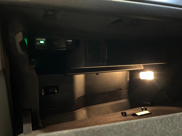 Ｑ３スポーツバック 　ベーシックＰＫＧ　アシスタンスＰＫＧ　プラスＰＫＧ　テクノロジーＰＫＧ　ＴＶチューナー　ＡＣＣ　サイドアシスト　パーシャルレザー　シートヒーター　ワイヤレスチャージング　電動リアゲート　禁煙車（30枚目）