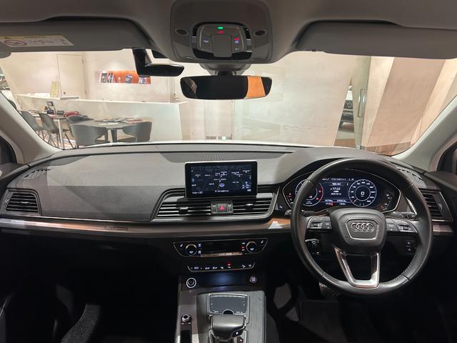 Ｑ５ ４０ＴＤＩクワトロ　スポーツ　ラグジュアリーＰＫＧ　アシスタンスＰＫＧ　マトリクスＬＥＤヘッドライトＰＫＧ　パーシャルレザー　シートヒーター　バーチャルコックピット　純正メモリナビ　フルセグＴＶ　３６０°カメラ　禁煙車（4枚目）